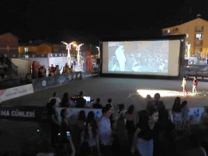 Hakkarili Çocukların Sahne Heyecanı