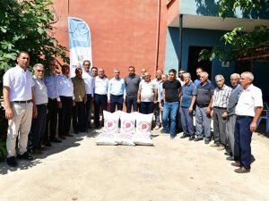 239 Çiftçiye 21 Ton Arpa