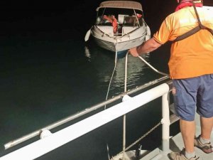 Yakıtı Biten Tekneyi Kıyem Kurtardı