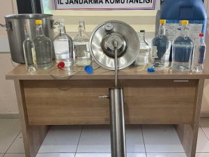 Kemer’de Jandarmadan Sahte Alkol Baskını