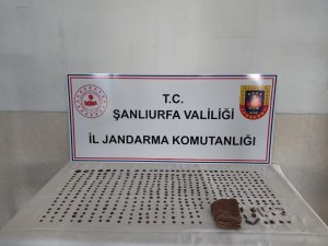 Roma Ve Bizans Dönemine Ait Sikkeler İle Büyü Ve Sihir Kitabı Ele Geçirildi