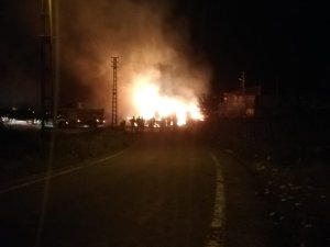 Başkent’te İki Katlı Ahşap Ev Yandı