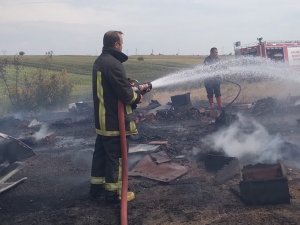 Kırklareli’nde 71 Arı Kovanı Alev Alev Yandı