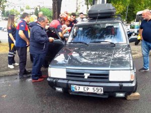 Otomobilde Sıkışan Sürücüyü İtfaiye Kurtardı
