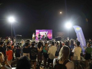 Tece Sahillerinde Yaz Konseri Coşkusu