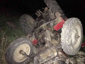 Devrilen Traktörün Sürücüsü Yaralandı