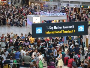 Rusya’dan Antalya Havalimanı’na Günde 80 Uçak İniyor