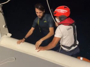 Yunanlıların Denize Attığı Düzensiz Göçmeni Sahil Güvenlik Ekipleri Kurtardı