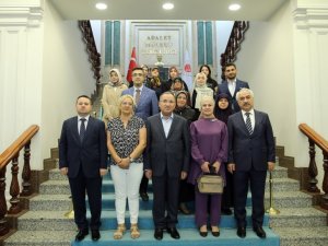 Adalet Bakanı Bozdağ, Anneleri Kabul Etti