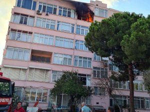 Küçükçekmece’de 5 Katlı Binada Korkutan Yangın