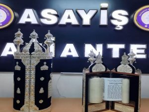 Sinagogdan 600 Bin Lira Değerinde El Yazması İki Tevrat’ı Çalan Hırsızlar Tutuklandı