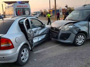 Yalova’da Trafik Kazası: 3 Yaralı