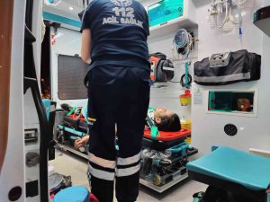 Motosiklet Traktöre Çarptı: 2 Yaralı