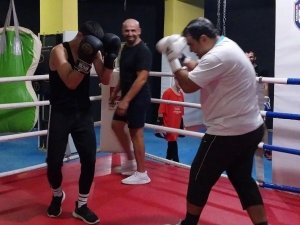 Fethiye Kaymakamı Balcı, Uluslararası Boks Şampiyonu Alcu İle Antrenman Yaptı