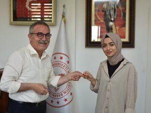 Dereceye Giren Öğrencileri Altın Hediye İle Ödüllendirdi