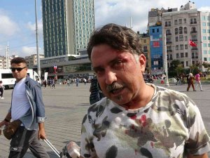 Taksim’de Seyyar Satıcılar Turisti Darp Etti