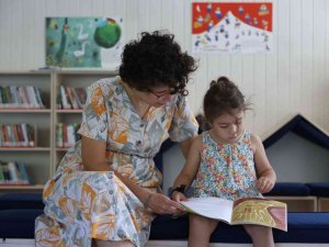 Kadıköy’de 4 Yaşındaki Kitapseverin Kütüphane Kartı Mutluluğu