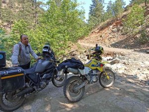 Dengesini Kaybetti, 50 Metrelik Uçurumdan Motosikletiyle Yuvarlandı