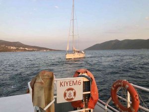 Karaada Açıklarında Sürüklenen Tekneyi Kıyem Botu Kurtardı