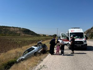Otomobil Şarampole Yuvarlandı: 1 Yaralı