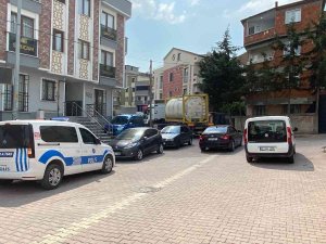 Kocaeli’de Kan Donduran Cinayet: Kayınpederini Bıçakla Öldürdü, Eşini Çekiçle Vurarak Ağır Yaraladı