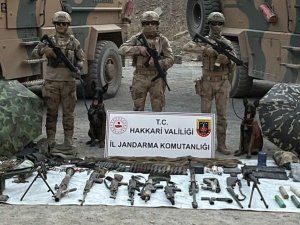 3 Teröristin Etkisiz Hale Getirildiği Operasyonda Çok Sayıda Silah Ve Mühimmat Ele Geçildi