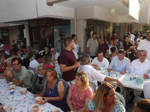 Başkan Böcek, Vatandaşlara Aşure Dağıttı