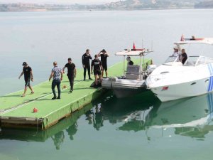 Gölde Kaybolan 60 Yaşındaki Adamın Cesedi Bulundu