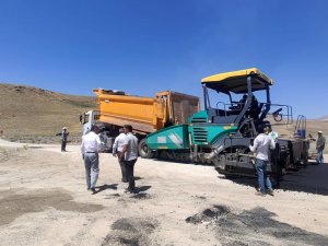 Muradiye’de Yol Asfaltlama Çalışması