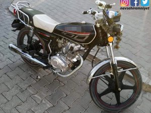 Çalıntı Motosiklet İle ’Dur’ İhtarına Uymayan Ehliyetsiz Sürücü Gözaltına Alındı