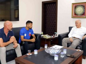 Kick Boks Sporcusu Hatip, Konya’dan Madalya İle Dönmek İstiyor