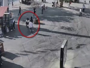 Önce Yanaştı, Sonra Cep Telefonlarını Çaldı