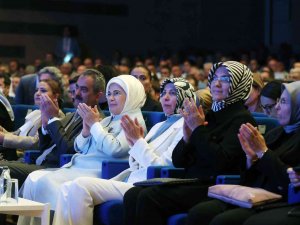 “Aile Okulu Projesi” Emine Erdoğan’ın Katıldığı Programda Tanıtıldı