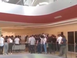 Rektör Vekilinin Makamını Basmaya Çalışan Öğrenciler İle Güvenlik Arasında Arbede