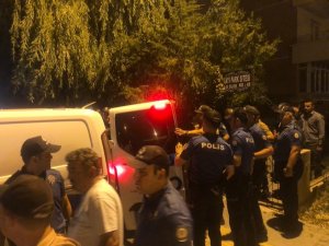 Ankara’da Komşularına Şiddet Uyguladığı İddia Edilen Kadın Mahalleden Güçlükle Çıkarıldı