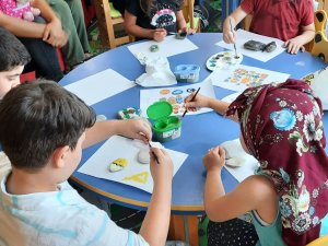 Kütüphanede Taş Boyama Etkinliği Yapıldı