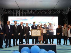 Fatma Şahin’den Bakan Kurum’a Hemşerilik Beratı