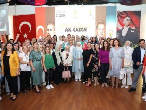 İ̇zmir’de Ak Kadın Zirvesi