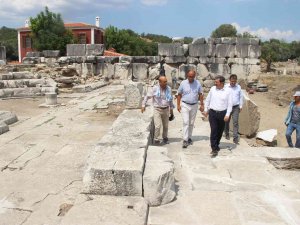 Vali Tavlı Stratonikeia’da Kazı Çalışmalarını İnceledi