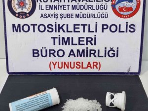 Kütahya’da Motosikletli Polis Timlerince İki Şahsın Üzerinde Uyuşturucu Ele Geçirildi
