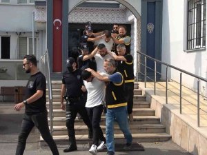 Gece Kulübü Önündeki Cinayet Kamerada...zanlılar Bağ Evinde Yakalandı