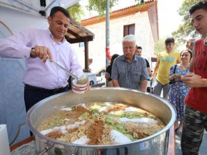 Kaş Belediyesinden Aşure İkramı
