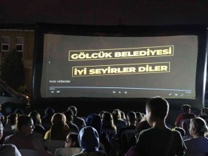 Açık Hava Sinemasına Vatandaşlardan Yoğun İlgi