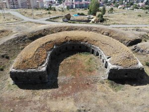 Kars’ta Bir Tarih Gözler Önünde Yok Oluyor