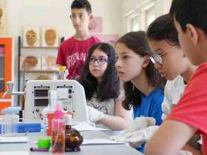 1 Milyon Öğrenci, Yaz Okullarında Hem Eğleniyor Hem Öğreniyor