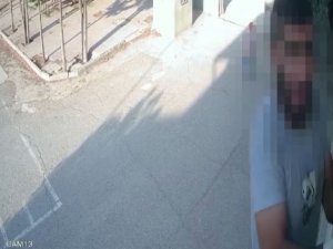 Önce Okuldan Hırsızlık Yaptı, Sonra Kendisini Çeken Kamerayı Söktü