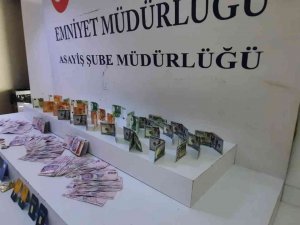 Fatih’te Kendini Polis Ve Savcı Olarak Tanıtan Dolandırıcı Tutuklandı