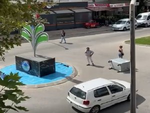 Öfkelenen Genç Kız Ortalığı Birbirine Kattı