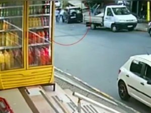Otomobilden Çaldıkları Telefonu Satarken Suçüstü Yakalandılar
