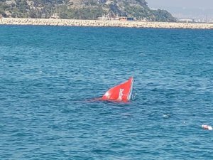 Antalya’da Su Alan Sürat Teknesi Battı